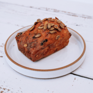Cake salé feta, épinards, graines de citrouilles